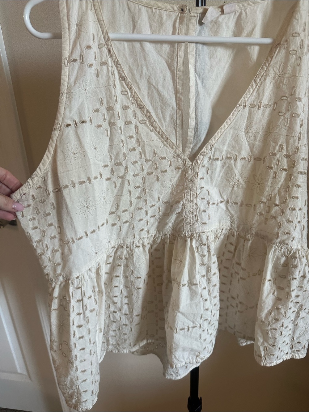 Melrose and Market Cream Eyelet V-Neck Peplum Camisole. 100% Cotton! - Picture 3 of 10